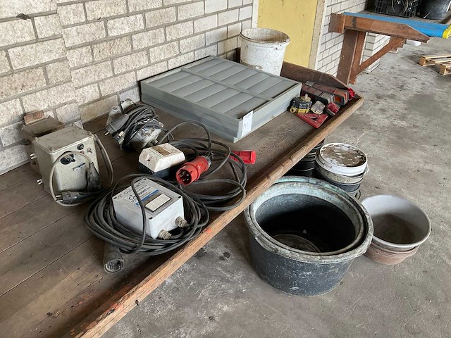 Partij frequentieregelaars en divers - afbeelding 1 van  4