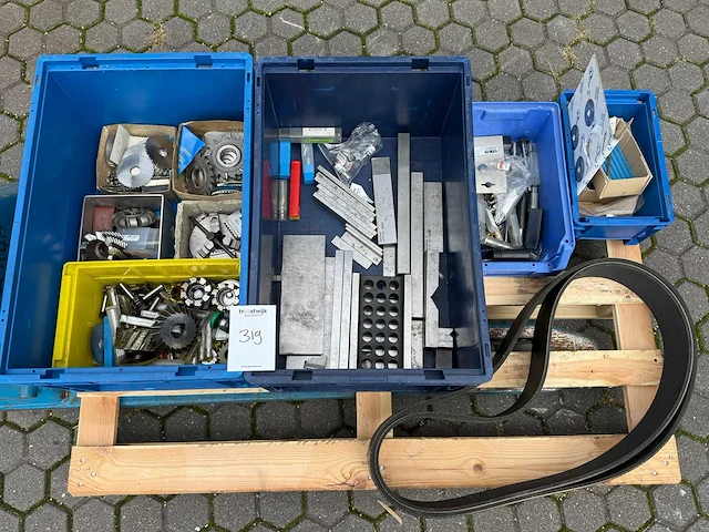 Partij frezen en toebehoren - rohm - freesgereedschap - afbeelding 1 van  11