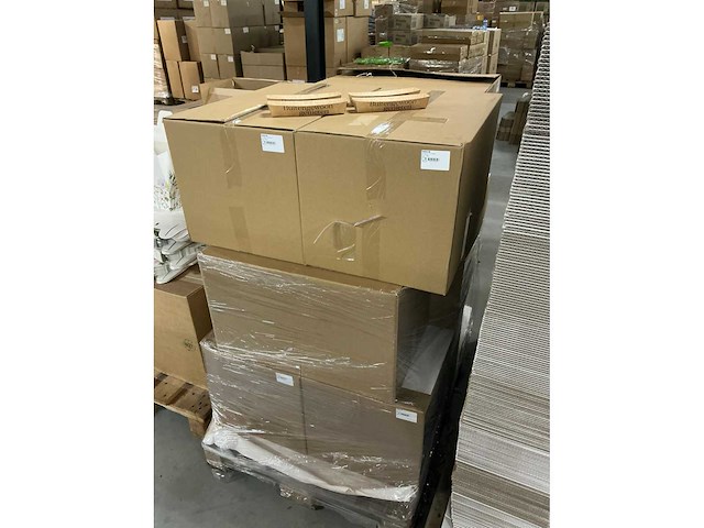 Partij frikandel bakjes ‘buitengewoon genieten’ (14850x) - afbeelding 2 van  4