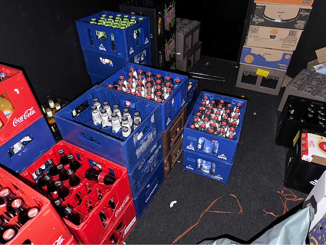 Partij (fris)dranken, emballage en chips - afbeelding 17 van  20