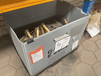 Partij fuel and oil nozzle - afbeelding 1 van  4
