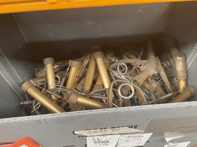 Partij fuel and oil nozzle - afbeelding 2 van  4