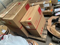 Partij fuhr - hahn -hoppe - gu - roto - sobinco - nemef - scharnieren draaikiepbeslag aanslagrubbers krukken etc - ca. 25 pallets met hang en sluitwerk - afbeelding 6 van  42