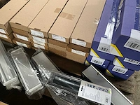 Partij fuhr - hahn -hoppe - gu - roto - sobinco - nemef - scharnieren draaikiepbeslag aanslagrubbers krukken etc - ca. 25 pallets met hang en sluitwerk - afbeelding 7 van  42