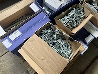 Partij fuhr - hahn -hoppe - gu - roto - sobinco - nemef - scharnieren draaikiepbeslag aanslagrubbers krukken etc - ca. 25 pallets met hang en sluitwerk - afbeelding 8 van  42