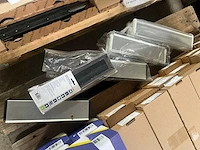 Partij fuhr - hahn -hoppe - gu - roto - sobinco - nemef - scharnieren draaikiepbeslag aanslagrubbers krukken etc - ca. 25 pallets met hang en sluitwerk - afbeelding 10 van  42