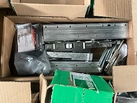 Partij fuhr - hahn -hoppe - gu - roto - sobinco - nemef - scharnieren draaikiepbeslag aanslagrubbers krukken etc - ca. 25 pallets met hang en sluitwerk - afbeelding 15 van  42