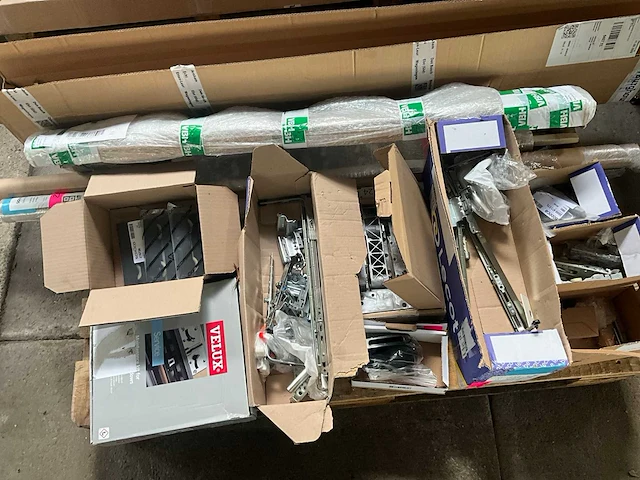 Partij fuhr - hahn -hoppe - gu - roto - sobinco - nemef - scharnieren draaikiepbeslag aanslagrubbers krukken etc - ca. 25 pallets met hang en sluitwerk - afbeelding 22 van  42