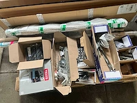 Partij fuhr - hahn -hoppe - gu - roto - sobinco - nemef - scharnieren draaikiepbeslag aanslagrubbers krukken etc - ca. 25 pallets met hang en sluitwerk - afbeelding 22 van  42
