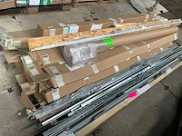 Partij fuhr - hahn -hoppe - gu - roto - sobinco - nemef - scharnieren draaikiepbeslag aanslagrubbers krukken etc - ca. 25 pallets met hang en sluitwerk - afbeelding 34 van  42