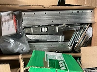 Partij fuhr - hahn -hoppe - gu - roto - sobinco - nemef - scharnieren draaikiepbeslag aanslagrubbers krukken etc - ca. 25 pallets met hang en sluitwerk - afbeelding 38 van  42