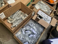 Partij fuhr - hahn -hoppe - gu - roto - sobinco - nemef - scharnieren draaikiepbeslag aanslagrubbers krukken etc - ca. 25 pallets met hang en sluitwerk - afbeelding 39 van  42