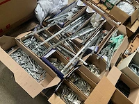 Partij fuhr - hahn -hoppe - gu - roto - sobinco - nemef - scharnieren draaikiepbeslag aanslagrubbers krukken etc - ca. 25 pallets met hang en sluitwerk - afbeelding 40 van  42