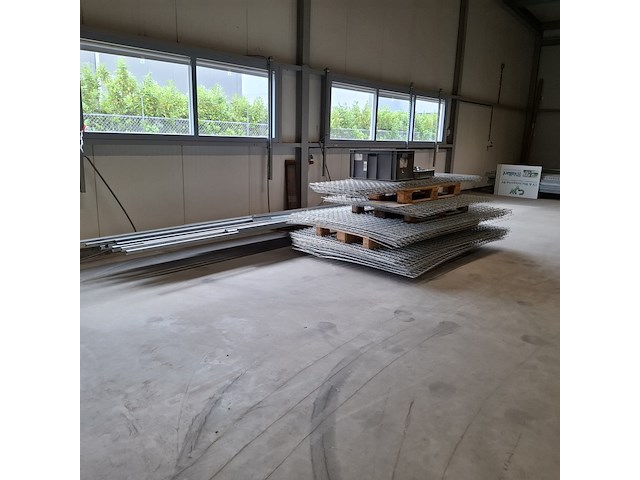 Partij gaaswand met profielen - afbeelding 1 van  3