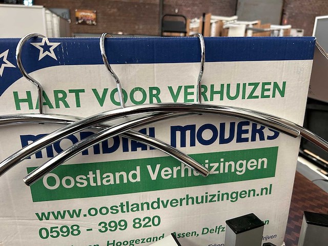 Partij garderobehangers met tafel-/baliehouders - afbeelding 2 van  9
