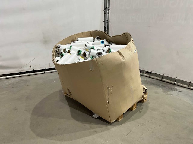 Partij garen - afbeelding 2 van  6