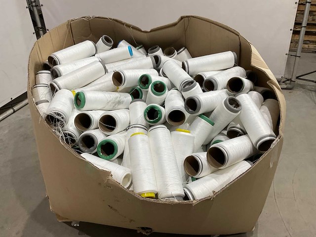 Partij garen - afbeelding 5 van  6