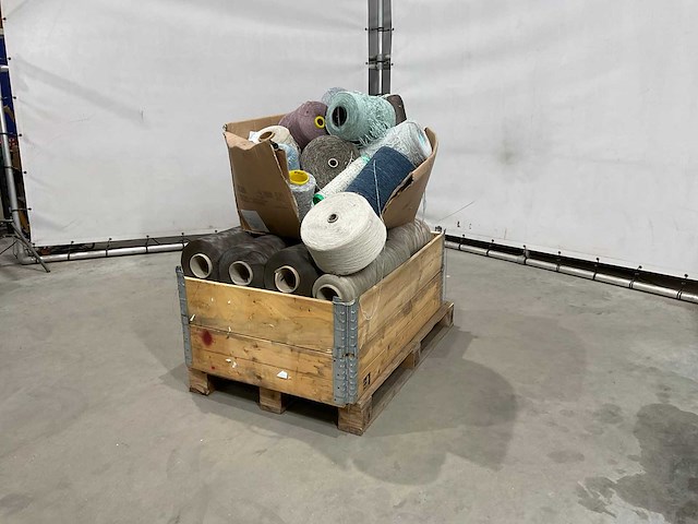 Partij garen - afbeelding 1 van  7