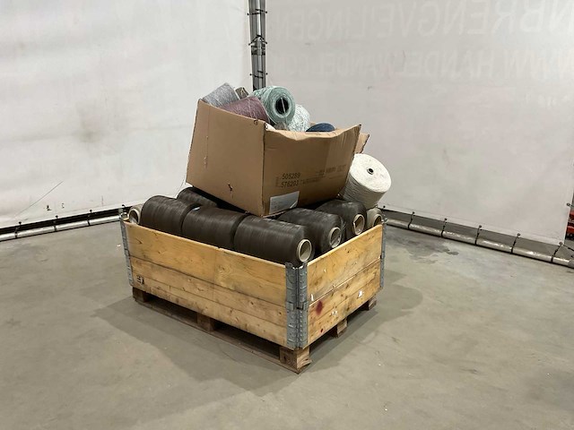 Partij garen - afbeelding 2 van  7