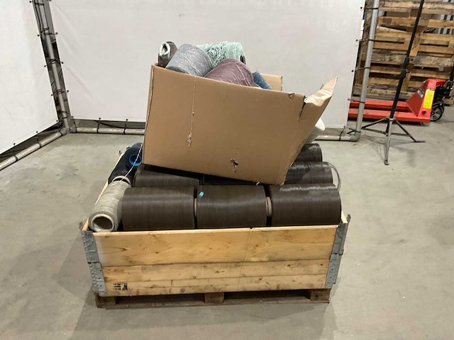 Partij garen - afbeelding 4 van  7