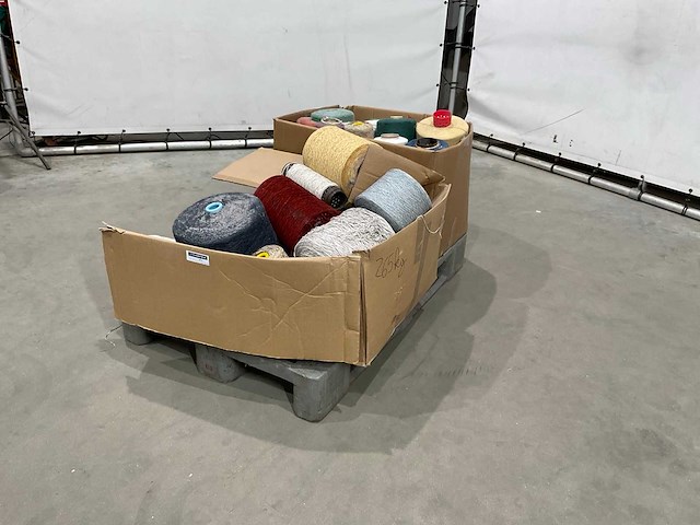 Partij garen - afbeelding 1 van  8