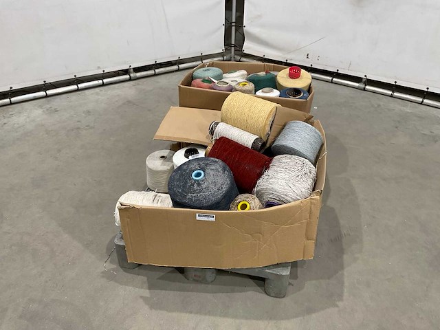 Partij garen - afbeelding 3 van  8