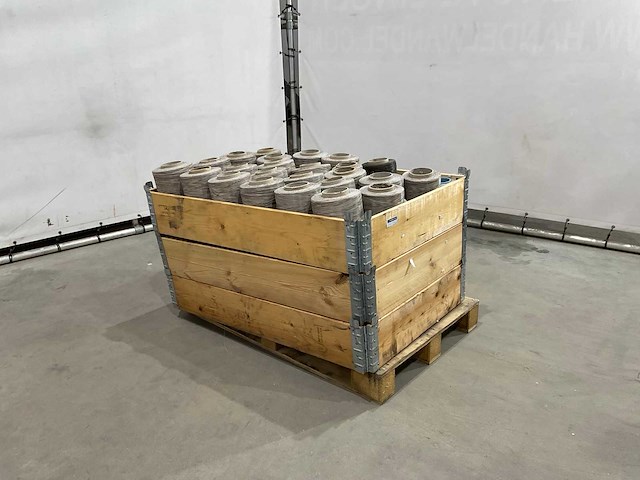 Partij garen - afbeelding 2 van  7