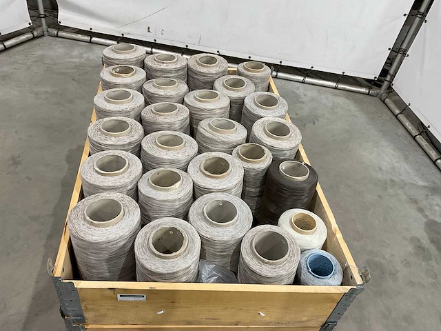 Partij garen - afbeelding 4 van  7