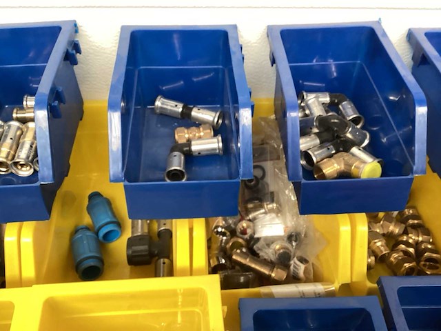 Partij gas en water koppelingen. - afbeelding 4 van  7