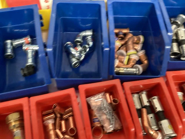 Partij gas en water koppelingen. - afbeelding 2 van  8