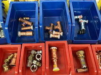 Partij gas en water koppelingen. - afbeelding 3 van  8