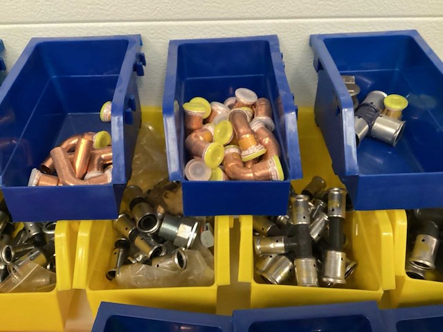 Partij gas en water koppelingen. - afbeelding 11 van  15