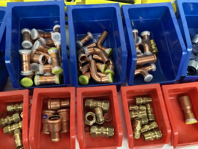 Partij gas en water koppelingen. - afbeelding 14 van  15