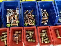 Partij gas en water koppelingen. - afbeelding 14 van  15