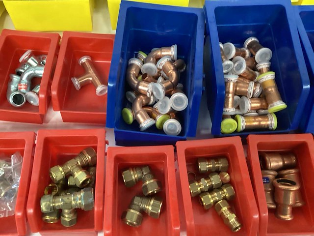 Partij gas en water koppelingen. - afbeelding 15 van  15