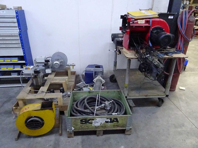 Partij gasbrandonderdelen met werkkar - afbeelding 1 van  11