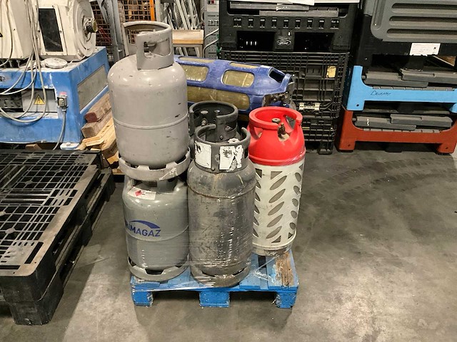 Partij gasflessen - afbeelding 1 van  3