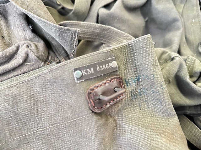 Partij gasmaskertassen - afbeelding 2 van  3