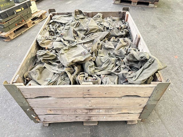 Partij gasmaskertassen - afbeelding 3 van  3