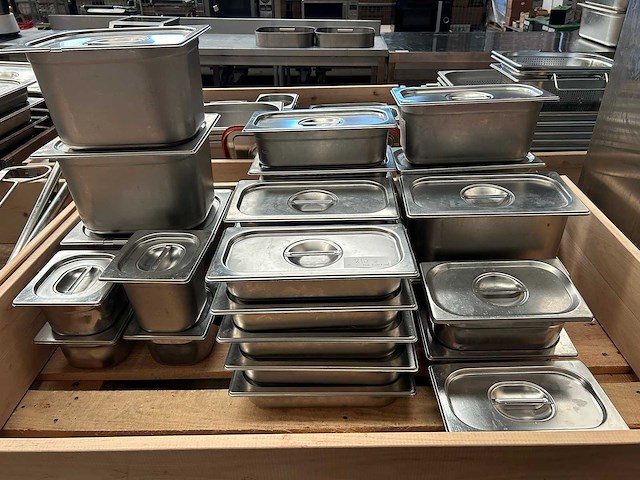 Partij gastronormbakken en deksels - afbeelding 1 van  7