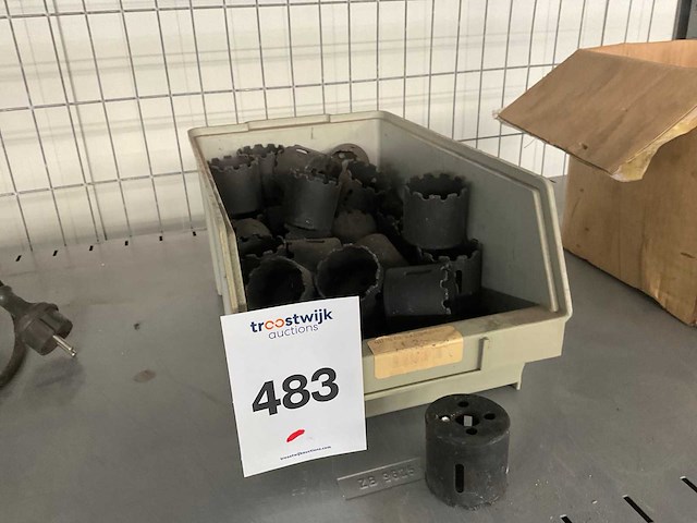 Partij gatenboren - afbeelding 1 van  3