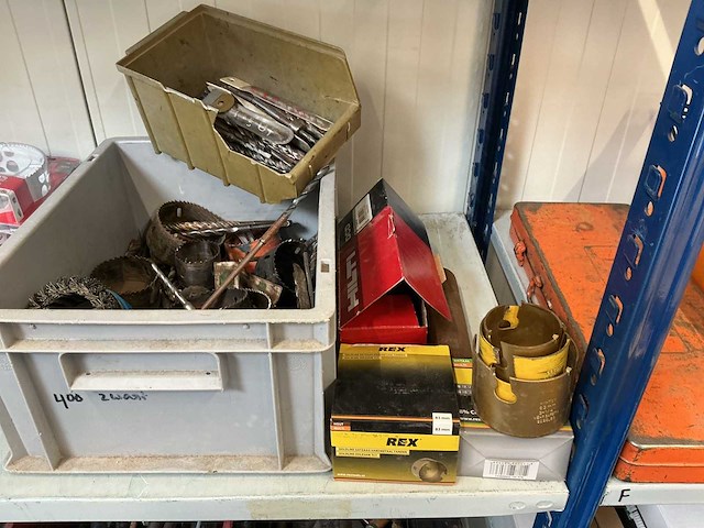 Partij gatenzaag en boren - afbeelding 1 van  4