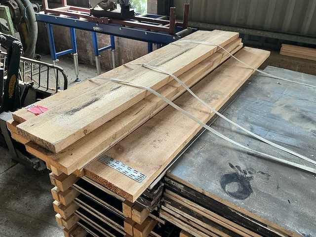 Partij gebruikt bekistingsmateriaal – 48 bekistingsplaten/panelen + 8 steigerplanken - afbeelding 3 van  5