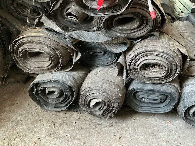 Partij gebruikte champignonteelt-/gronddoeken – ca. 1.550 mm breed – minimaal 65 meter per doek - afbeelding 3 van  7