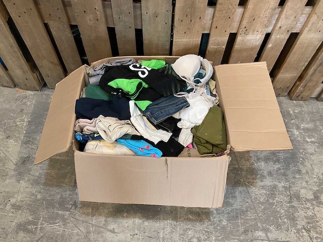 Partij gebruikte kleding - afbeelding 2 van  2