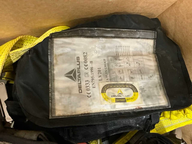 Partij gebruikte veiligheids harnassen - afbeelding 2 van  5