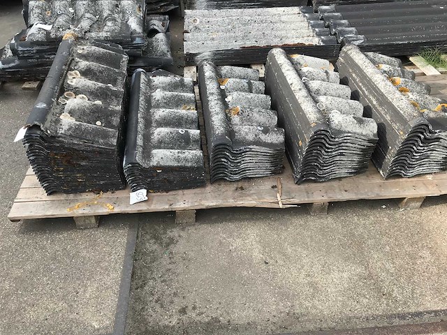 Partij gebruikte vezelcementplaten asbestvrij en licht doorlatende platen - afbeelding 1 van  12