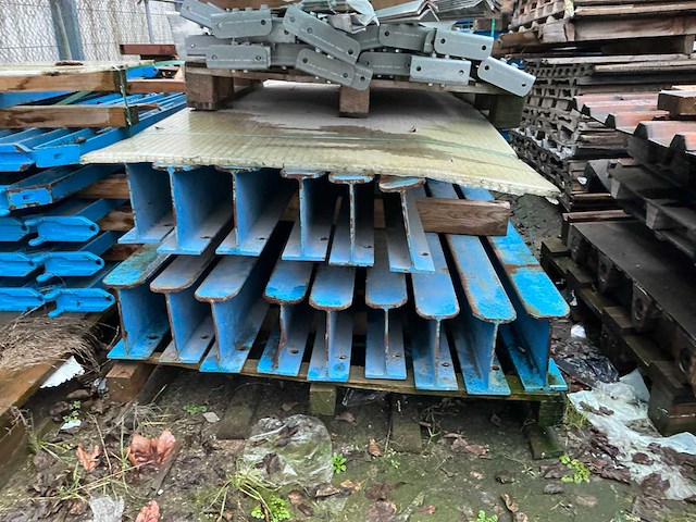 Partij gedemonteerde draagarmstellingen - afbeelding 3 van  16