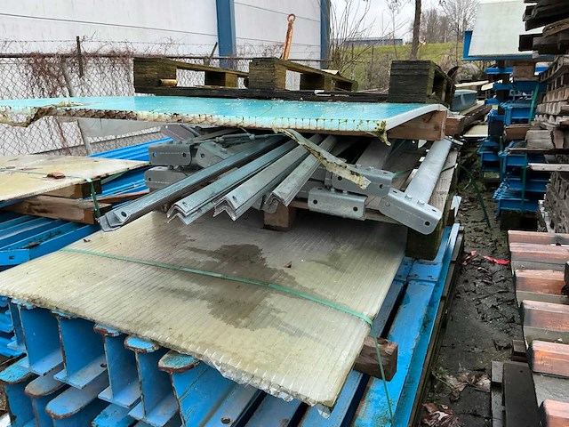 Partij gedemonteerde draagarmstellingen - afbeelding 4 van  16