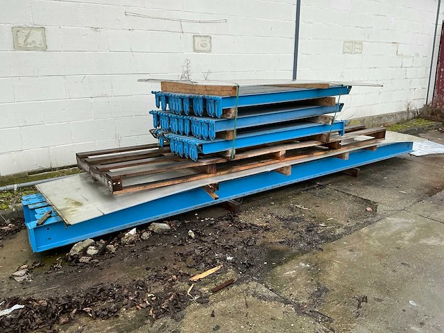 Partij gedemonteerde draagarmstellingen - afbeelding 1 van  16